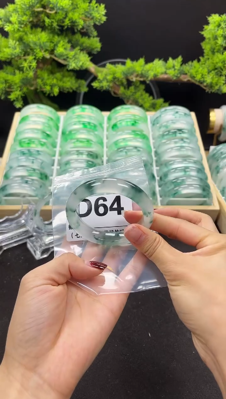 【闪购商品】石英岩玉手镯未镶嵌D64