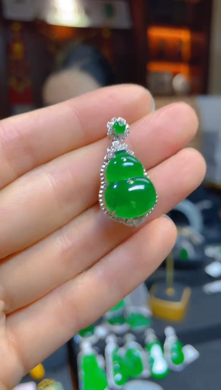 【闪购商品】翡翠颈饰18K金镶嵌116967天然A货翡翠葫芦吊坠