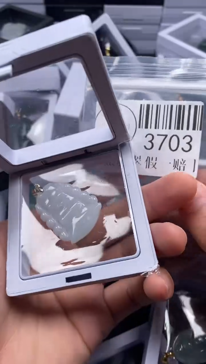 吊坠(不含链)未镶嵌翡翠3703