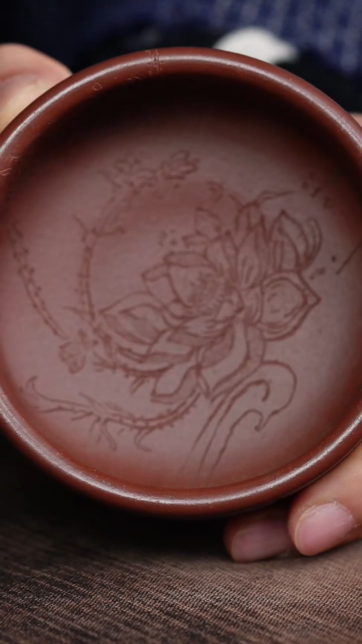 粉浆刻绘莲花平安喜乐紫砂杯