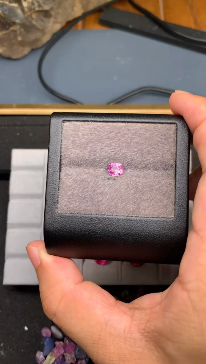 未镶嵌未镶嵌定制蓝宝石仨*1.08克拉粉蓝宝