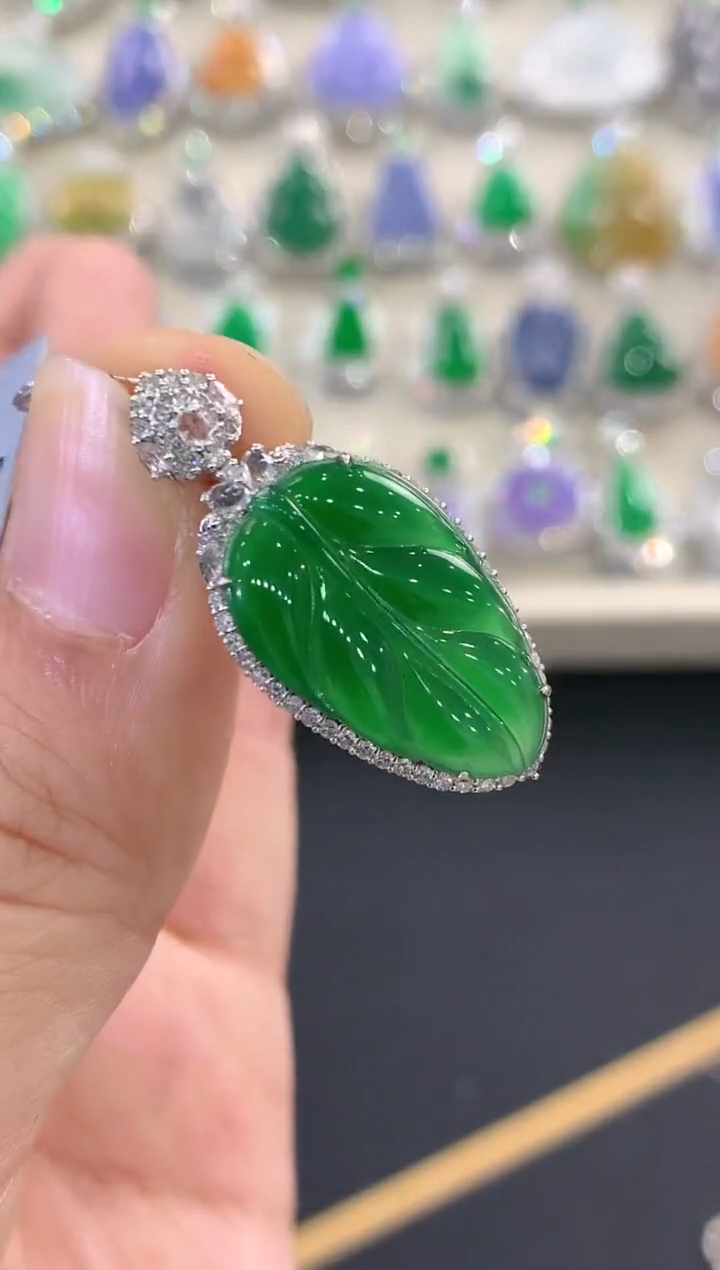 【闪购商品】翡翠吊坠(不含链)18K金镶嵌c134