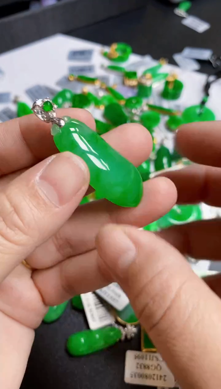 【闪购商品】翡翠颈饰18K金镶嵌吊坠