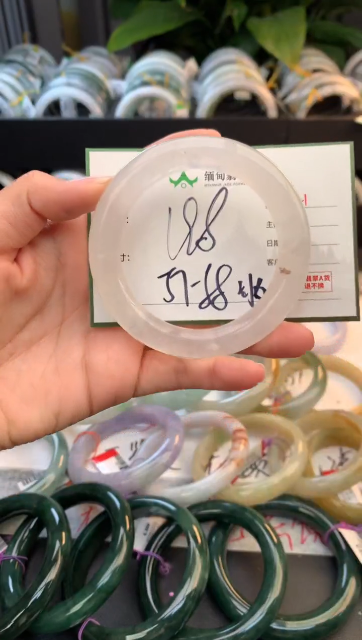 未镶嵌手镯钠长石玉双*毛货需精细抛光+多人