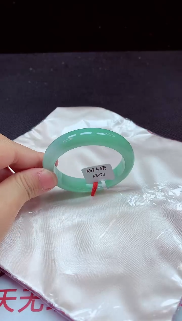 【闪购商品】翡翠手镯（圆镯）未镶嵌手镯52