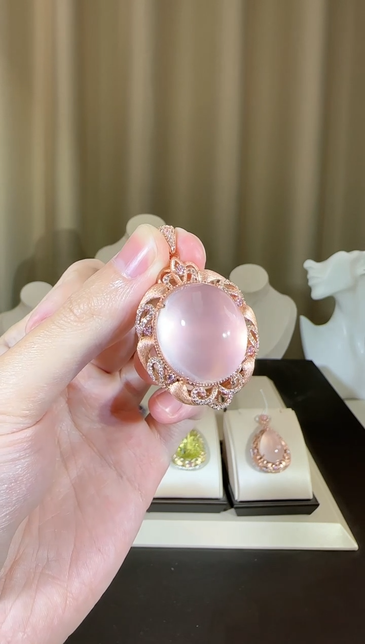 【闪购商品】芙蓉石颈饰银S925镶嵌20*23mm星光粉水晶