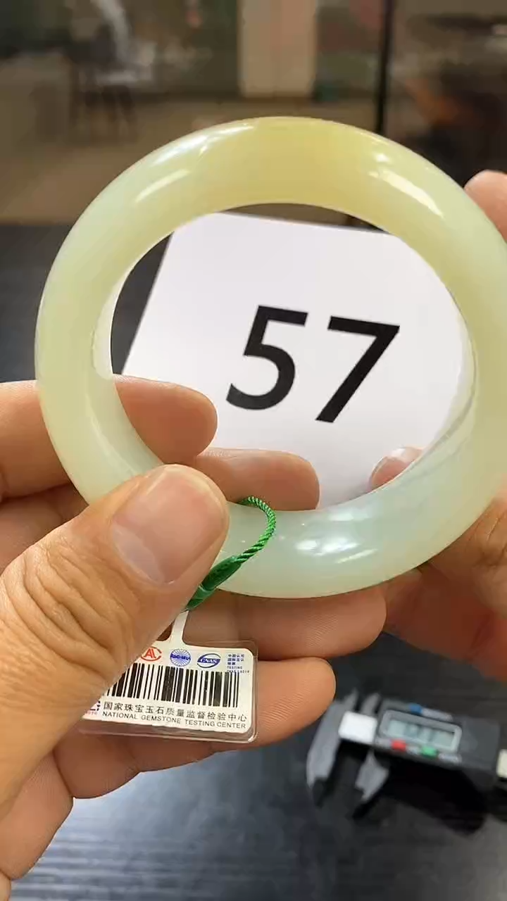 【闪购商品】和田玉糖玉手镯57+未镶嵌一个