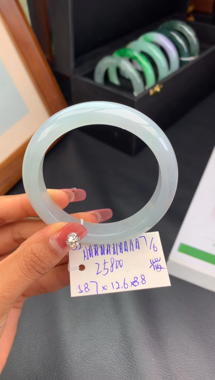 翡翠手镯未镶嵌玉手镯