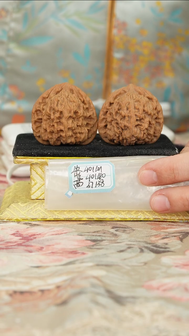 【闪购商品】文玩核桃把件赵喜满南将石