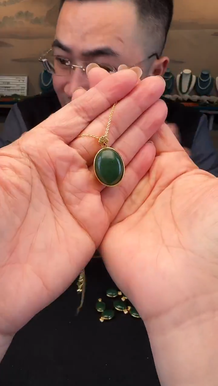 颈饰未镶嵌和田玉双面鸽子蛋（带链子）