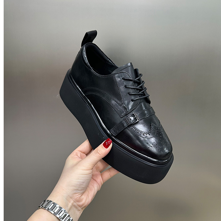 【左右华菲】5.5cm英伦风布洛克百搭厚底乐福鞋2025春季新款松糕底