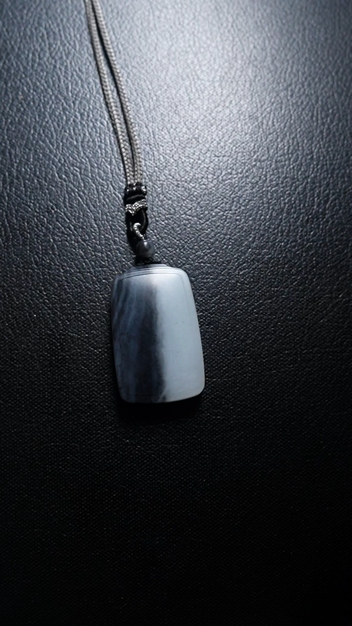 和田玉未镶嵌颈饰无事牌