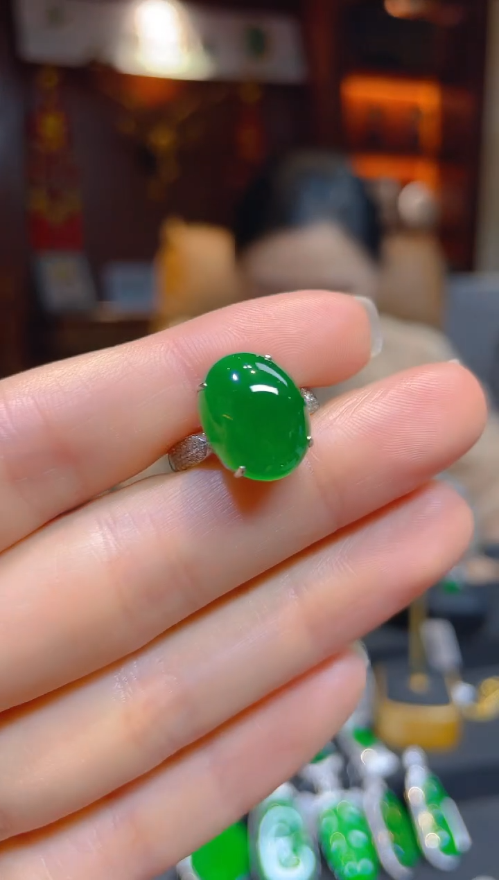 【闪购商品】翡翠戒指18K金镶嵌118231-天然A货翡翠蛋面戒指