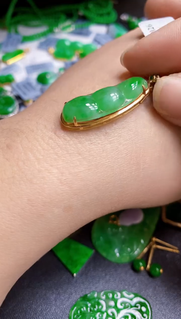 【闪购商品】翡翠颈饰未镶嵌豆