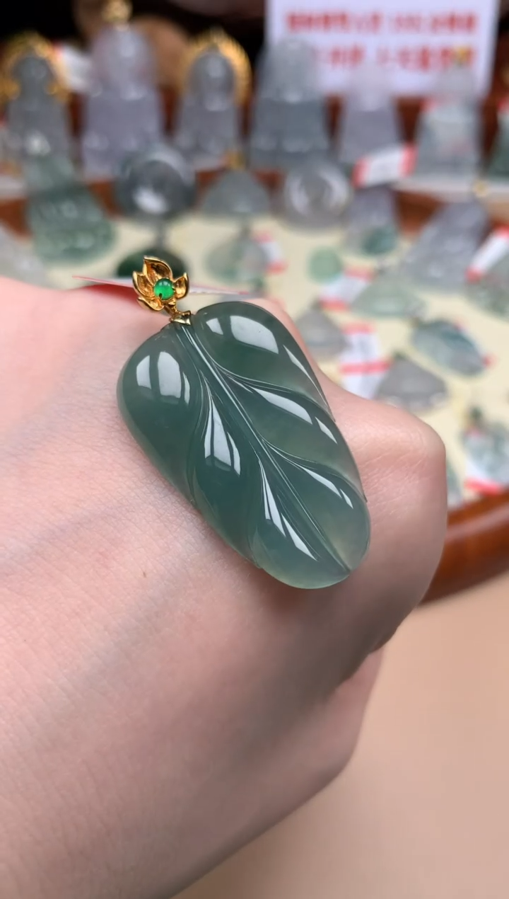 【闪购商品】翡翠颈饰18K金镶嵌叶子