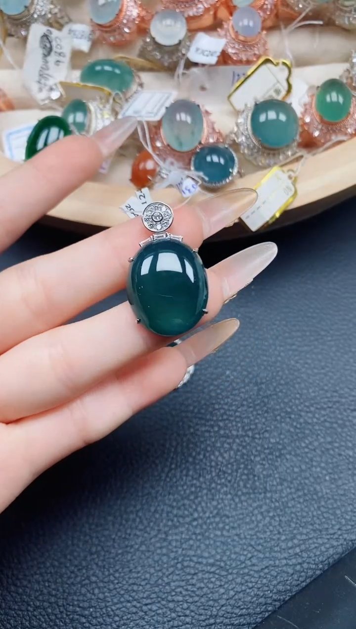 【闪购商品】翡翠吊坠(赠链)银S925镶嵌翡翠