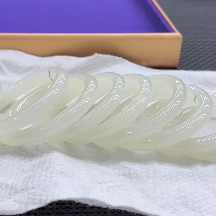 【老郑家】和田玉手镯一支(多样性发1件)