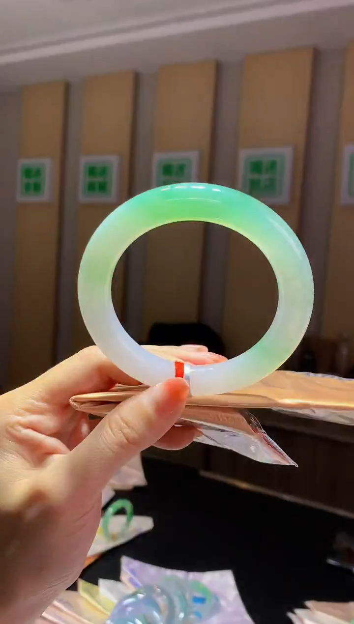 未镶嵌手镯翡翠Q133- 圈口60 全款30万 定金2万