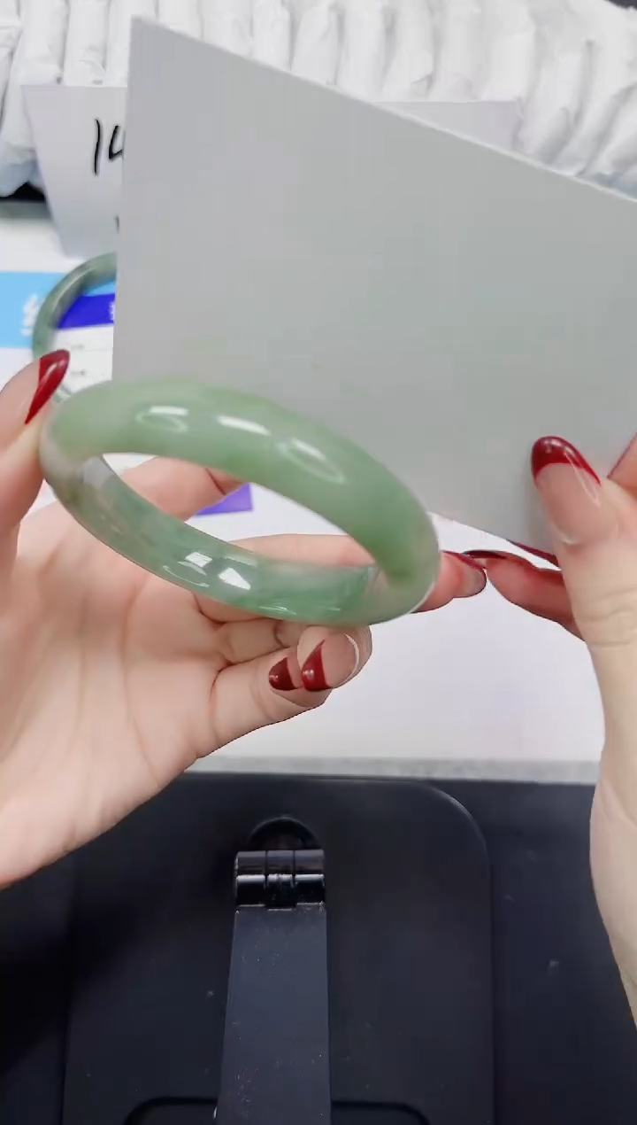 【闪购商品】石英质玉手镯未镶嵌34