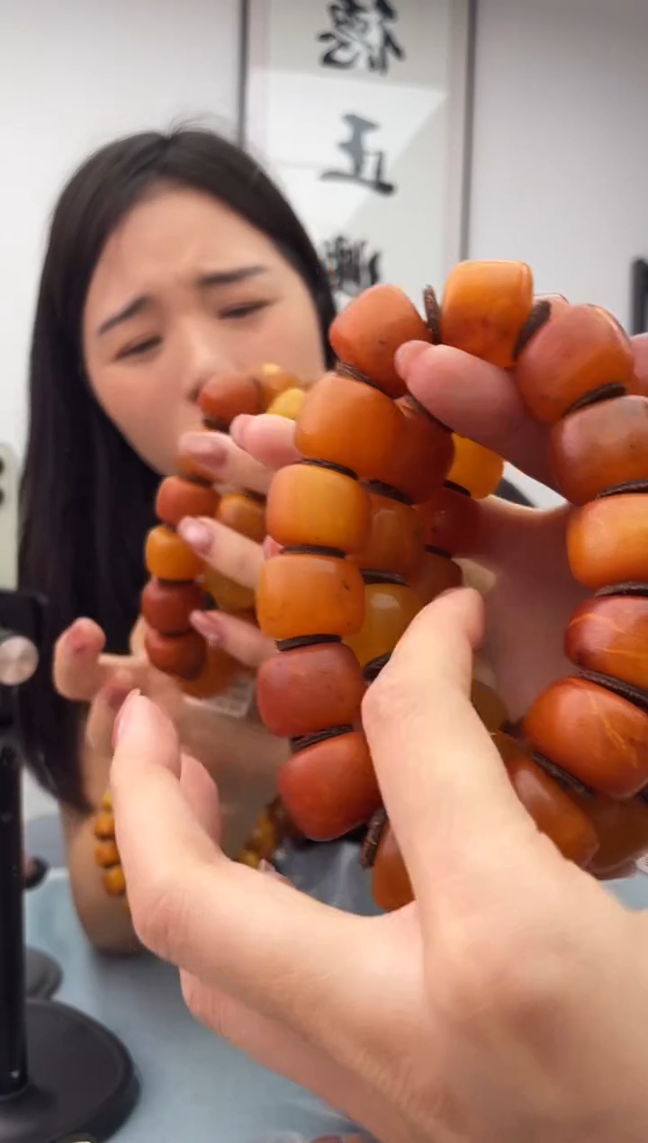 未镶嵌蜜蜡珠宝奇石假一罚十，071.21微瑕多样性发一件