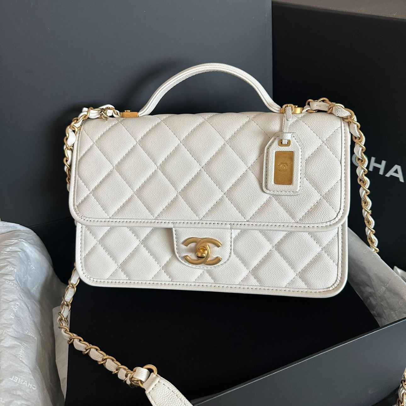 95新 Chanel/香奈儿 GGS22k邮差中号白色金扣荔枝牛皮56400905