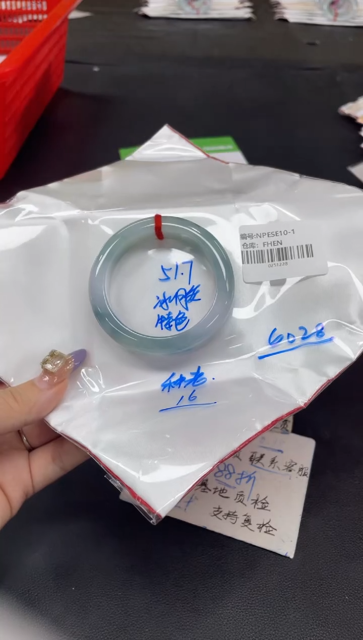 未镶嵌手镯翡翠思****s翡翠手镯