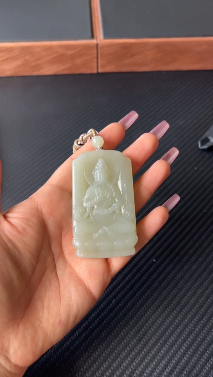 和田玉未镶嵌吊坠(赠链)且末微色差近矿吊坠J