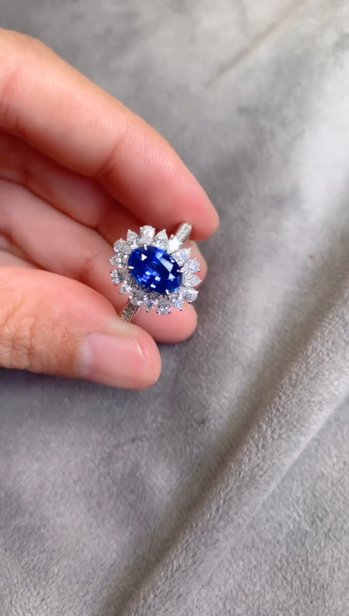 【闪购商品】蓝宝石戒指18K金镶嵌1.57CT  无烧