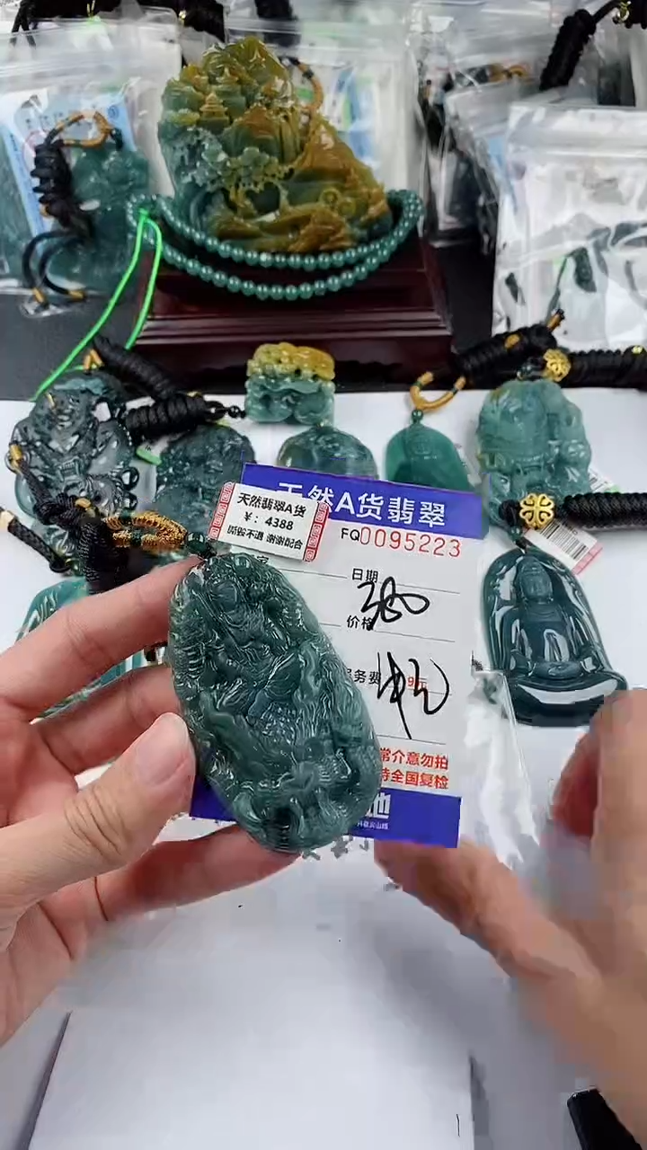 【闪购商品】翡翠颈饰未镶嵌        