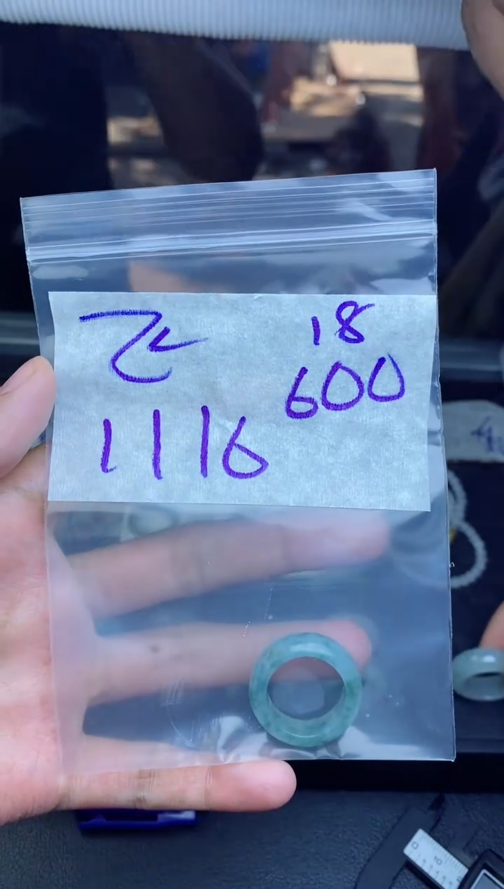 未镶嵌定制翡翠飞**扬拍一发一