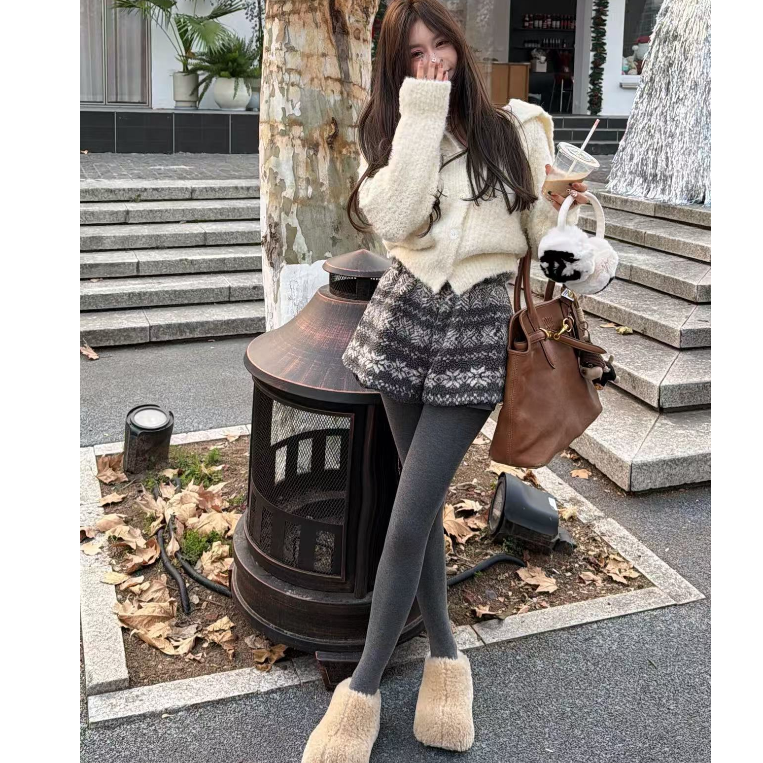 【YKL】冬染 韩系甜妹奶杏大翻领软糯针织开衫灰色雪花羔羔毛短裤