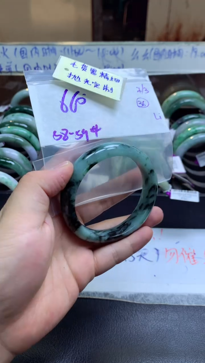 【闪购商品】定制翡翠未镶嵌手镯毛货需精细抛光+多人+660元