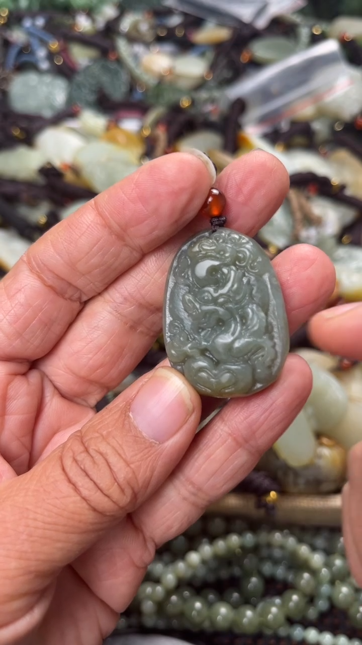 【闪购商品】和田玉颈饰未镶嵌多样性发货没有证书拍一发一有瑕