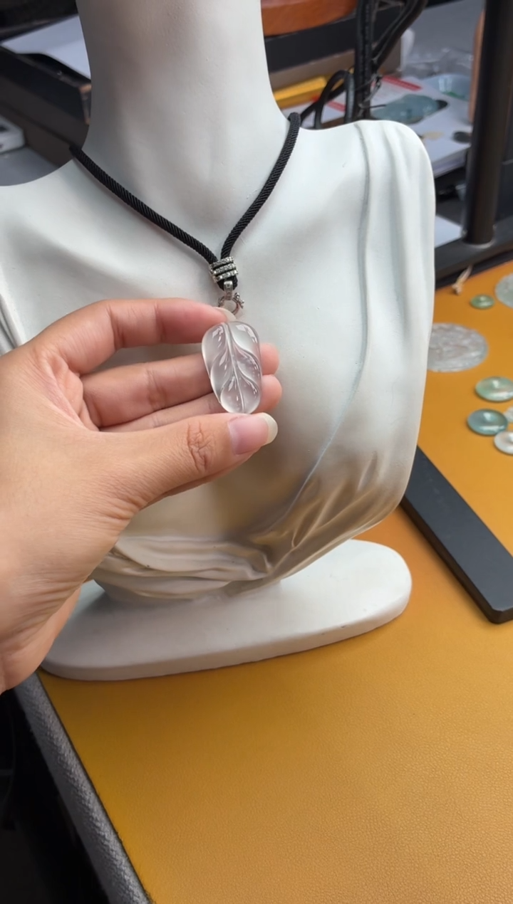 吊坠(不含链)未镶嵌翡翠8 叶子 31.5 19 4.3