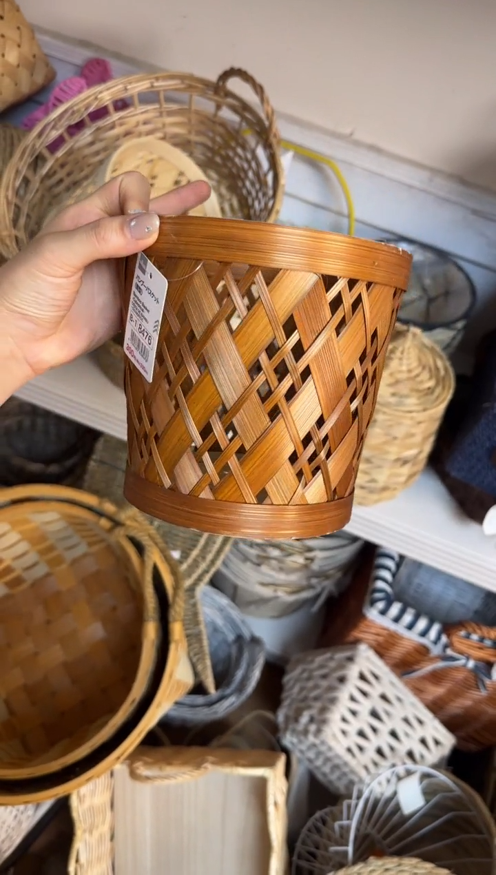 是****呀微瑕捡漏深色竹片镂空小桶