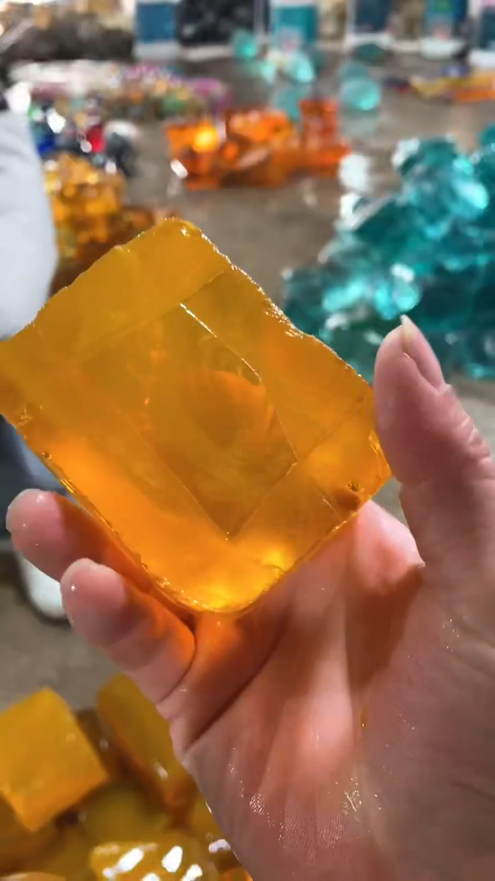 新疆五彩石原石摆件