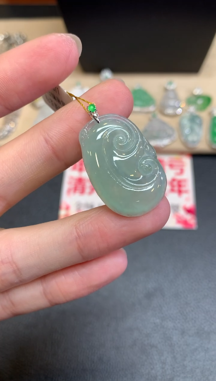 【闪购商品】翡翠颈饰18K金镶嵌如意【无服务费】