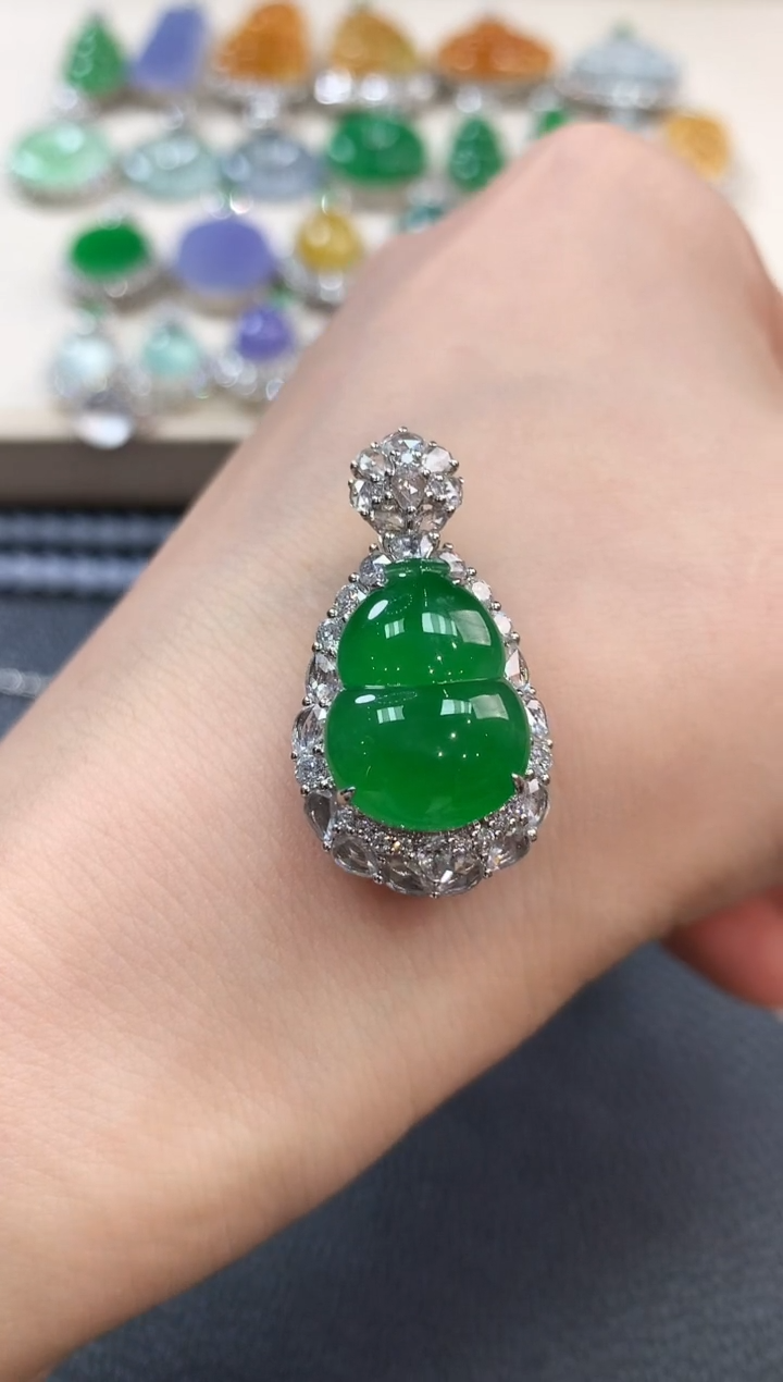 【闪购商品】翡翠吊坠(不含链)18K金镶嵌m80     