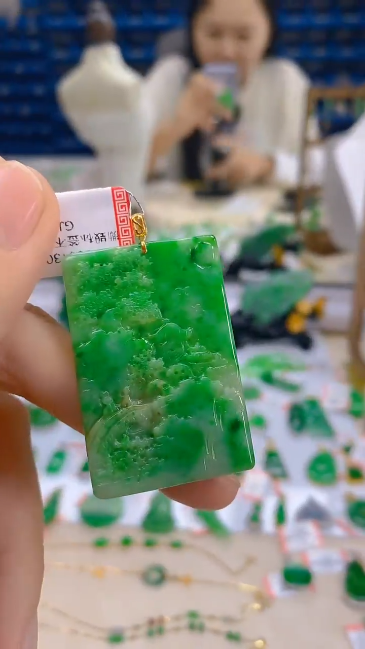 颈饰18K金镶嵌翡翠新号开播 全场乱卖