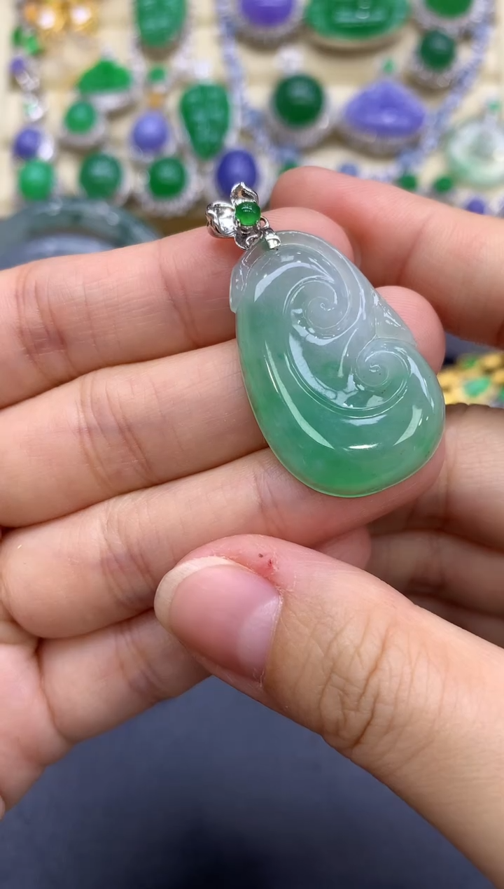 颈饰18K金镶嵌翡翠111-中国好珍宝