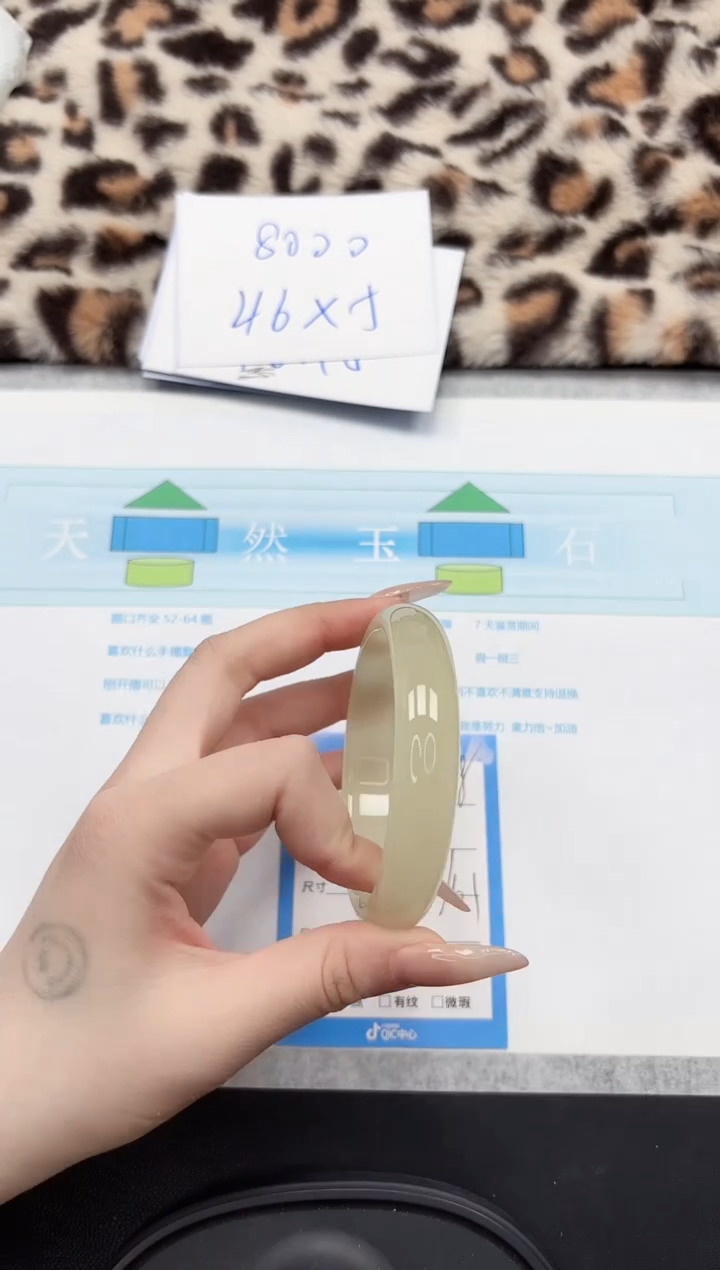 【闪购商品】石英质玉手镯未镶嵌158-60