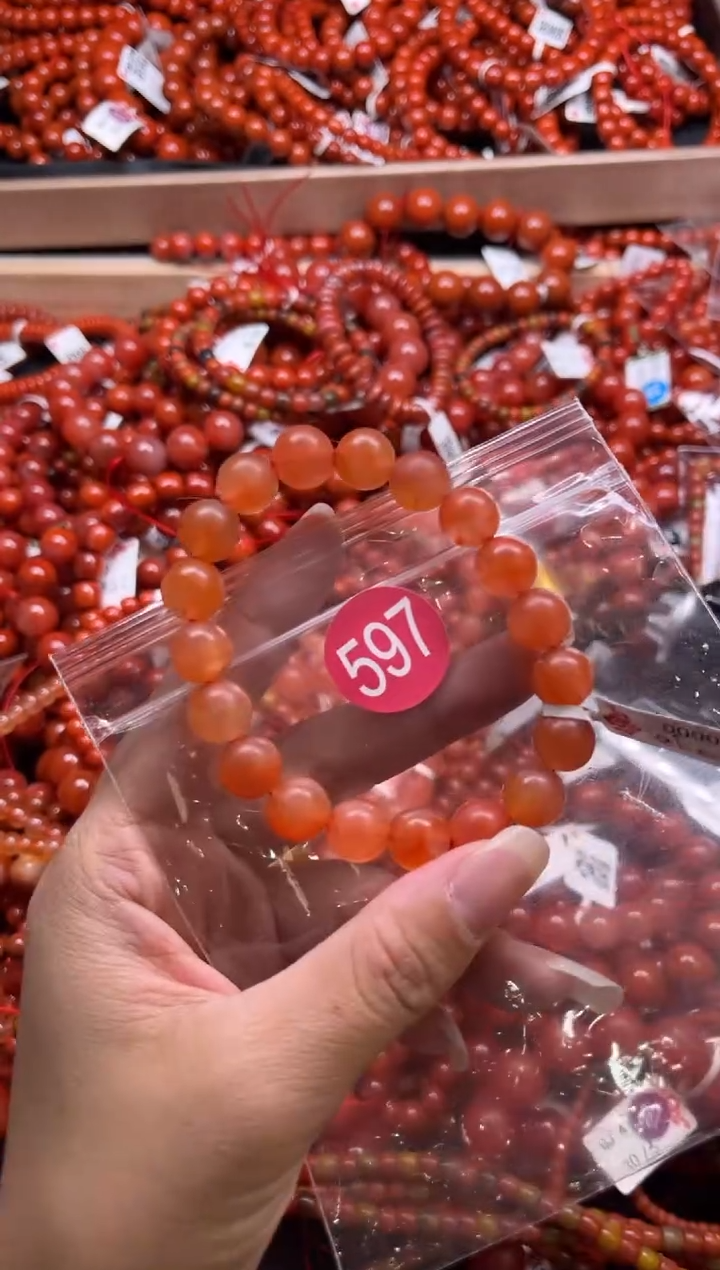 南红玛瑙未镶嵌珠宝奇石597-7