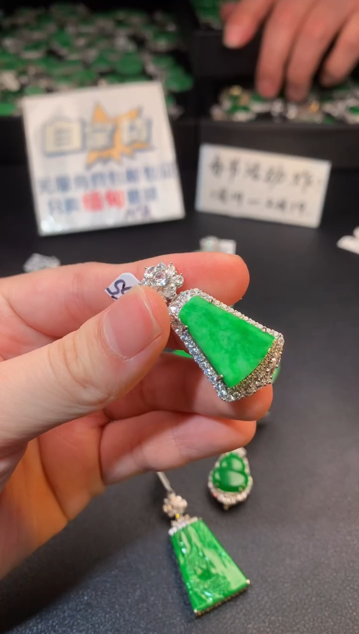 【闪购商品】翡翠颈饰银S925镶嵌翡翠