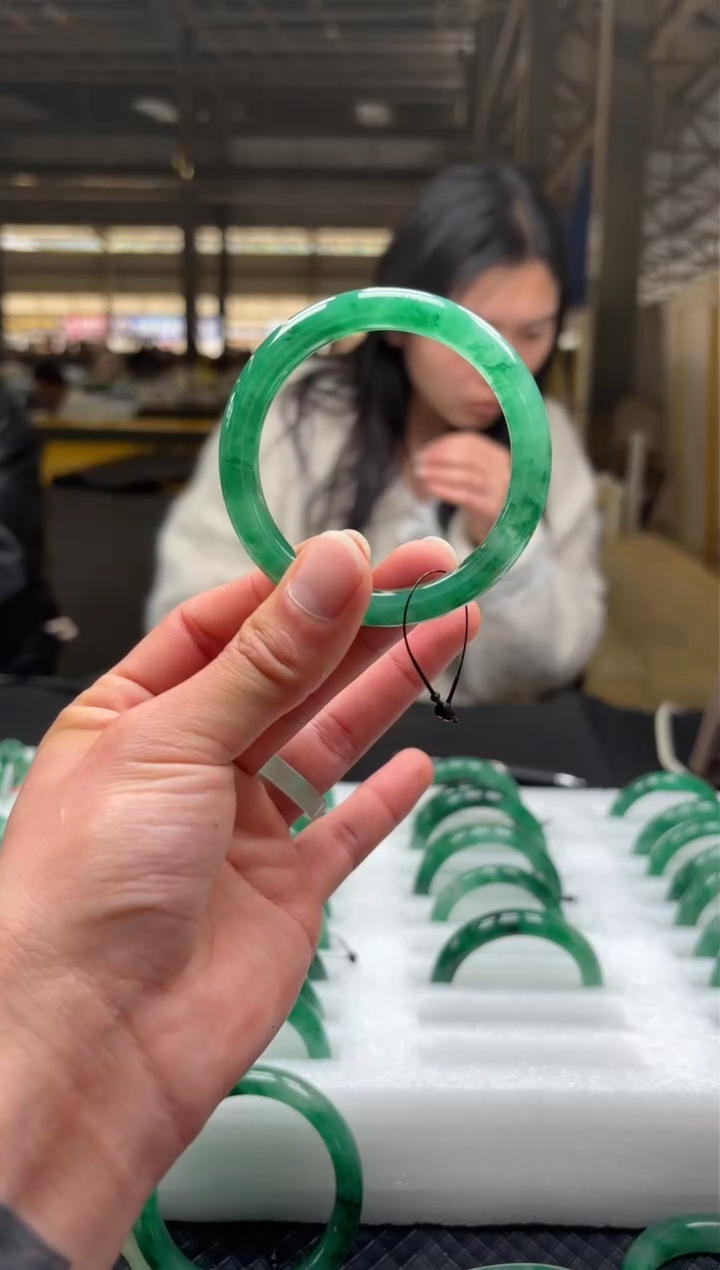 【闪购商品】石英质玉手镯未镶嵌1-天然非洲翠手镯