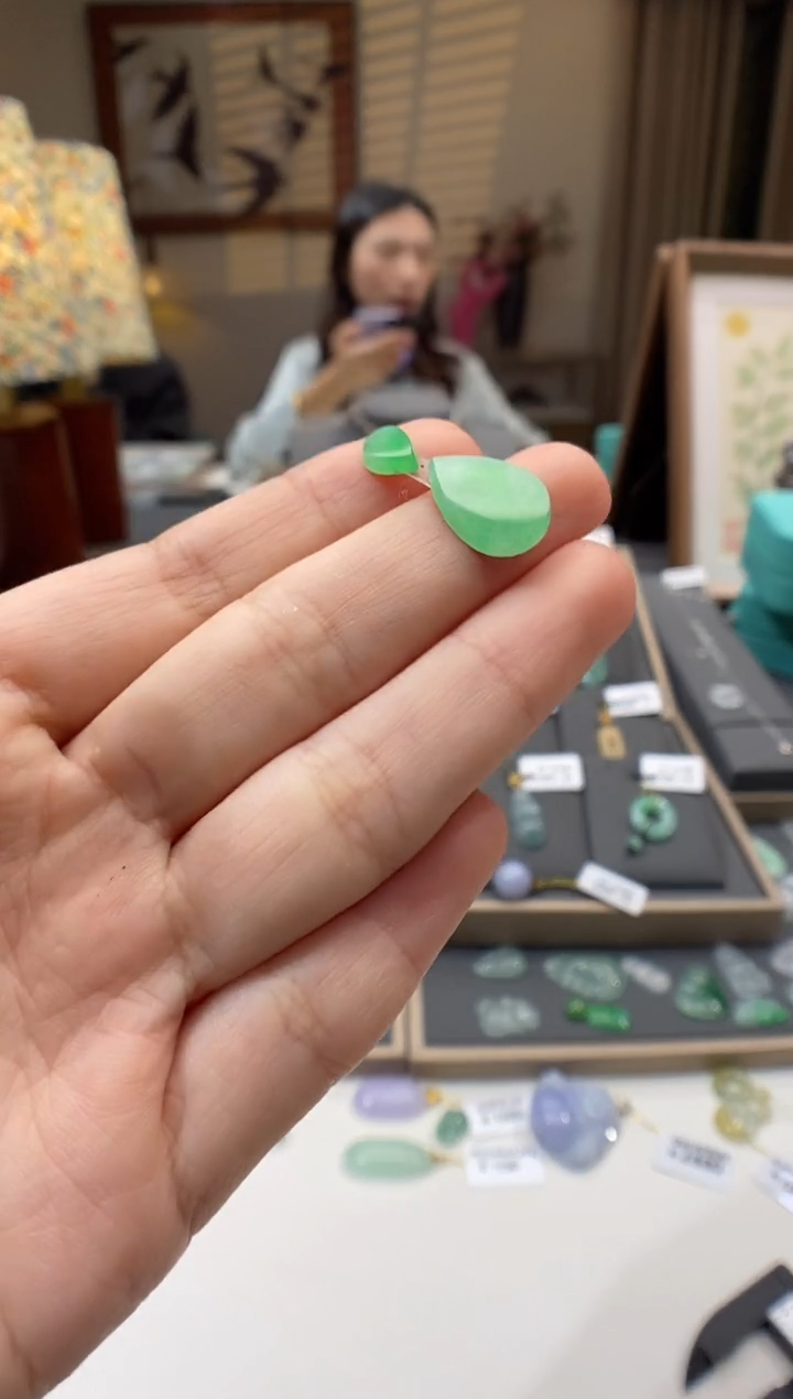 【闪购商品】翡翠颈饰未镶嵌水滴