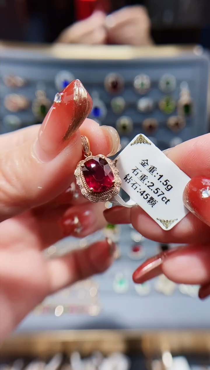 【闪购商品】碧玺颈饰18K金镶嵌2.57.