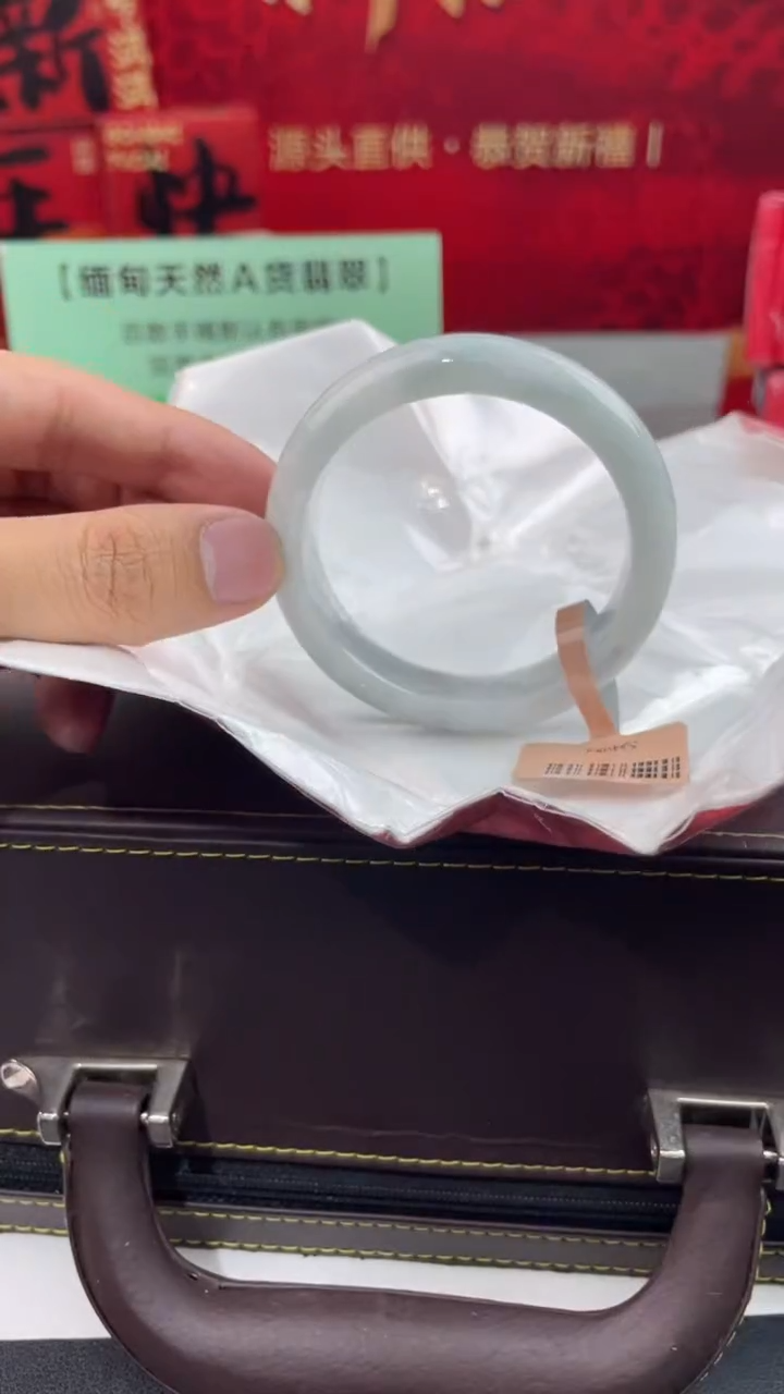 【闪购商品】翡翠手镯未镶嵌26翡翠手镯（微瑕）