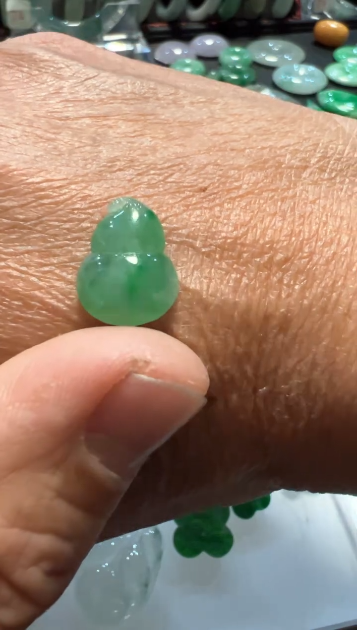【闪购商品】翡翠挂件未镶嵌小葫芦