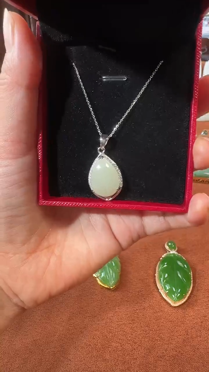 颈饰银S925镶嵌和田玉吊坠