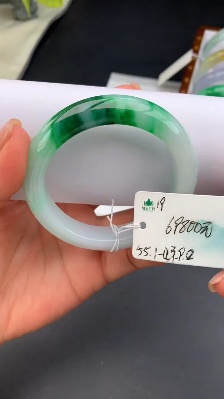 【闪购商品】翡翠手镯未镶嵌女神节#送礼#，下单联系客服核对地址~